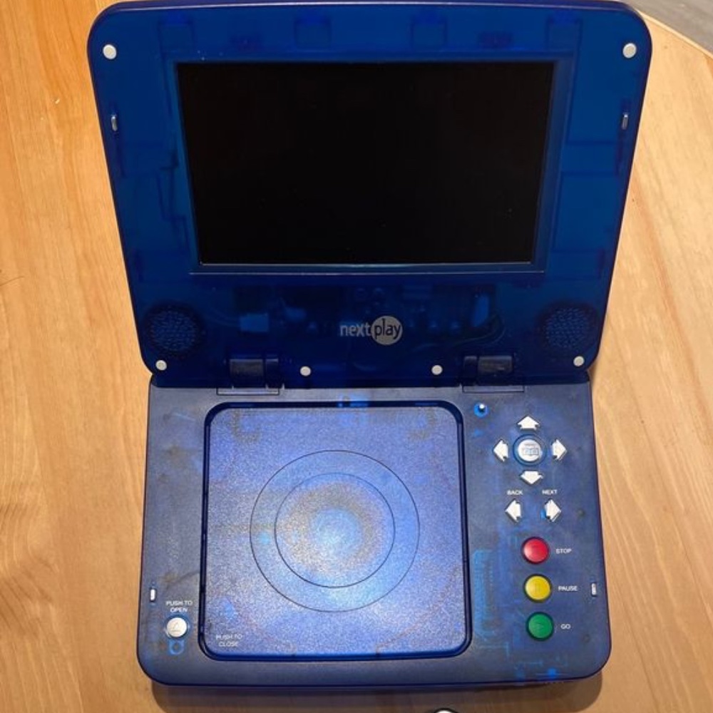 NextPlay NP70PDKB Portable DVD Player
